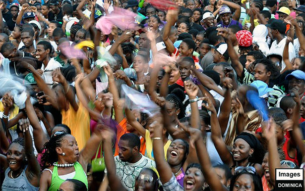 An image of the the massive crowd on day 3 of Creole in the Park 2010