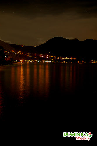 Вид на Доминику ночью