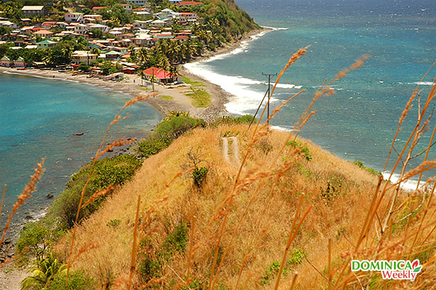 Фото: Вид на деревню Скоттс Хэд с полуострова, Доминика